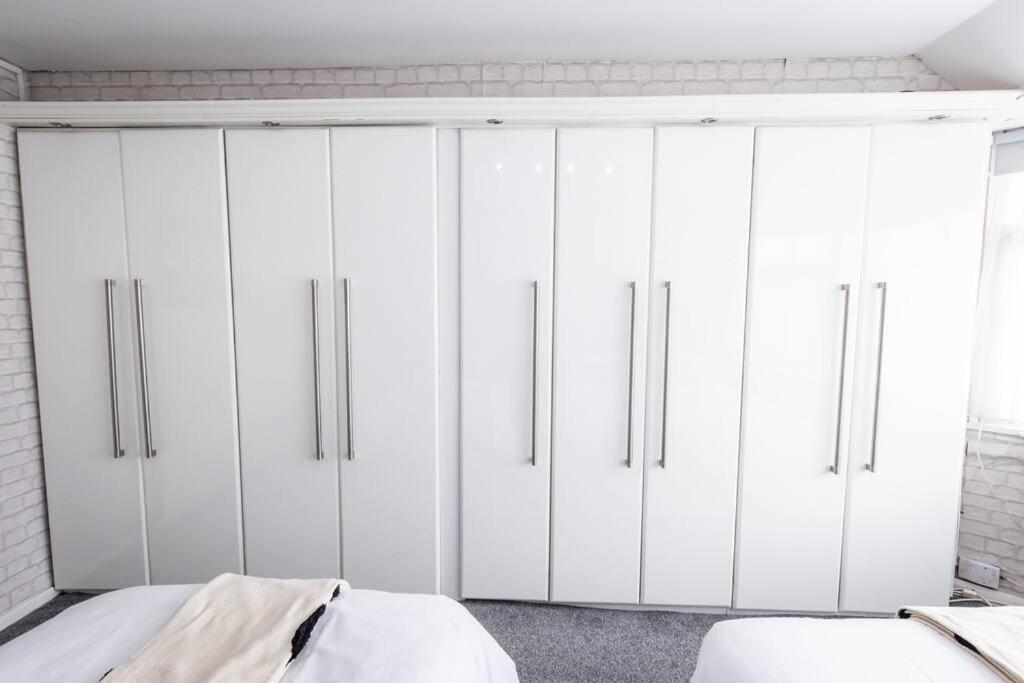 Windsor House 3 Bedrooms Sleeps 8 แมนเชสเตอร์ ภายนอก รูปภาพ